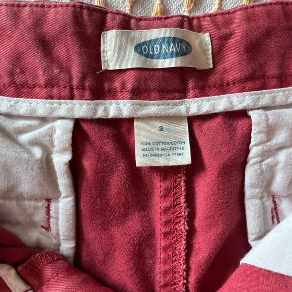 Old navy shorts - Picture 2 of 3